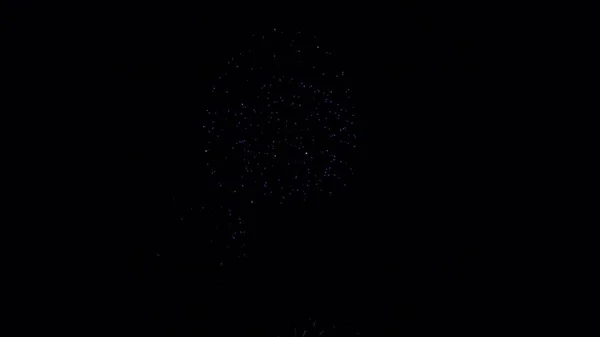 Gece gökyüzünde havai fişek patlayabilir