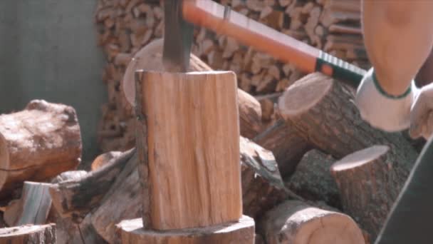 Chopping ax with a log in slow motion — Stock Video