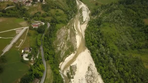 De luchtfoto van de provincie van de berg in Italië — Stockvideo