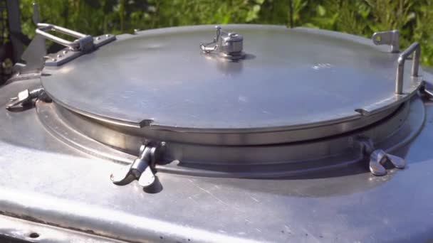 军用大金属食品容器 — 图库视频影像