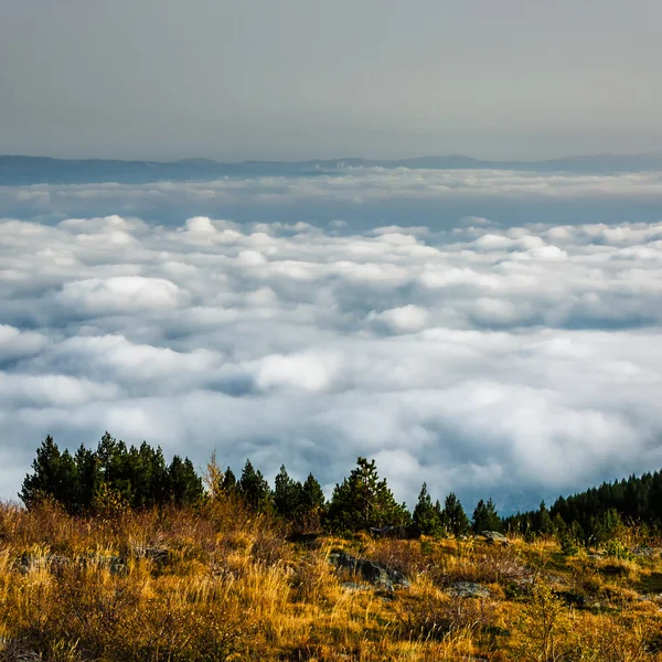 Acima das nuvens em Sofia Bulgária — Fotografia de Stock