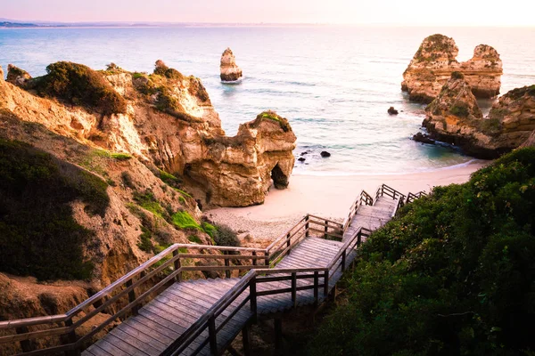 Praias deslumbrantes de Lagos, Algarve, Portugal ao nascer do sol — Fotografia de Stock