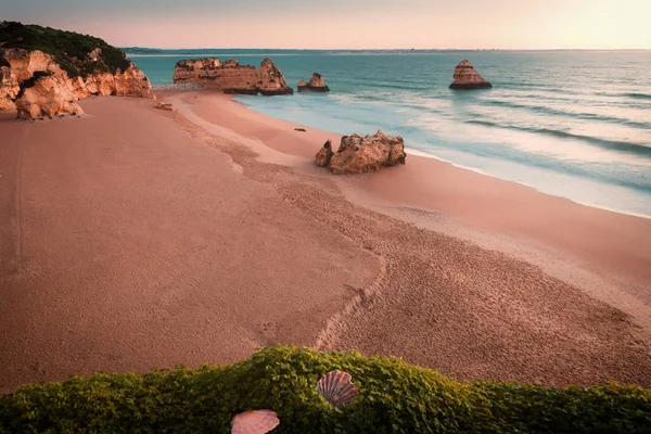 Υπέροχες παραλίες του Λάγος, Algarve, Πορτογαλία σε μια ανατολή του ηλίου — Φωτογραφία Αρχείου