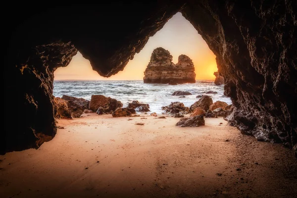 Superbes plages de Lagos, Algarve, Portugal au lever du soleil — Photo