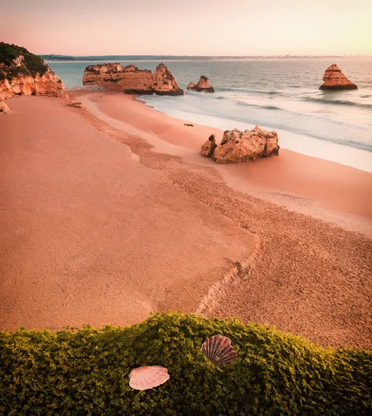 Υπέροχες παραλίες του Λάγος, Algarve, Πορτογαλία σε μια ανατολή του ηλίου — Φωτογραφία Αρχείου