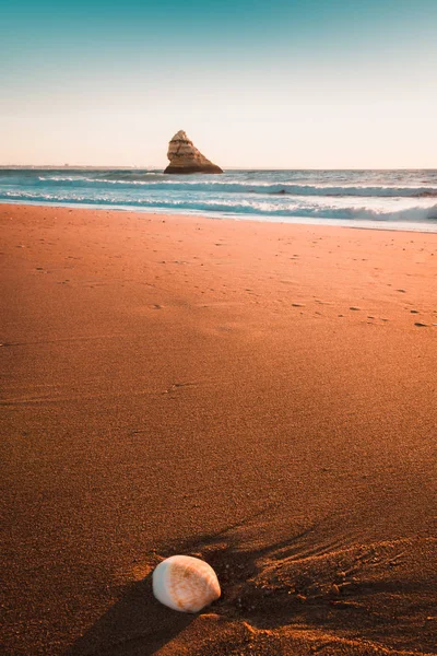 Superbes plages de Lagos, Algarve, Portugal au lever du soleil — Photo