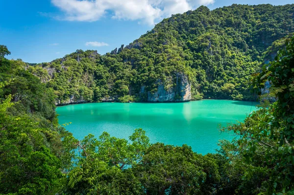 Hermoso lago Esmeralda en Tailandia con agua verde — Foto de Stock