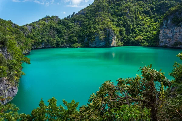 Hermoso lago Esmeralda en Tailandia con agua verde — Foto de Stock