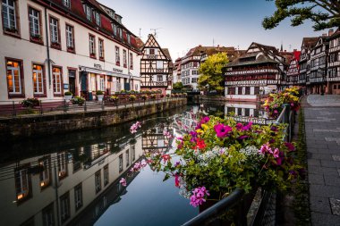 Yaz aylarında Fransa Strasbourg çarpıcı görünümü