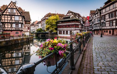 Yaz aylarında Fransa Strasbourg çarpıcı görünümü