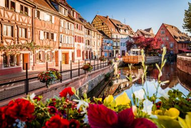 Alsace il Fransa güneşli bir yaz güzel Colmar şehir