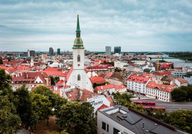 Tarihi merkezi Bratislava Slovakya üzerinden güzel panoramik görünüm