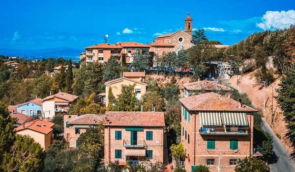 Монтепульчано, провинция Сиена, Италия - прекрасный вид на древний город Тосканы — стоковое фото
