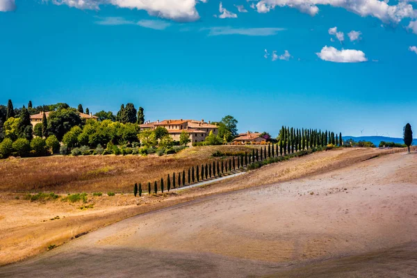 Beautiful landscape view of Monteriggioni commune from the walls of Monteriggioni town in in Tuscany, Italy — Stock Photo, Image