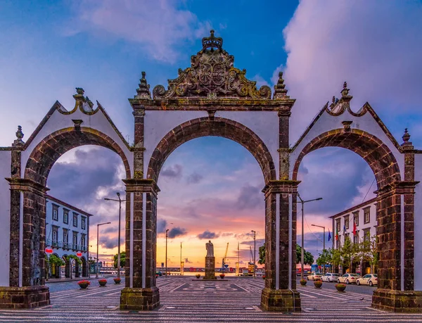 Portas da Cidade - symbol miasta Ponta Delgada na wyspie Sao Miguel w prowincji Azory, Portugalia — Zdjęcie stockowe