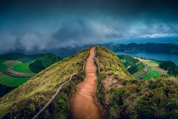 Prachtig uitzicht op de Miradouro da Boca Inferno gezichtspunt in Sao Miguel Island in Azoren, Portugal — Stockfoto