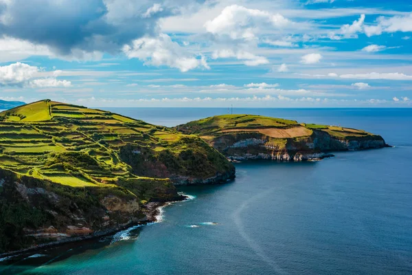 Vacker utsikt över ön Sao Miguel och Atlanten från Miradouro De Santa Iria på ön Sao Miguel, Azorerna, Portugal — Stockfoto