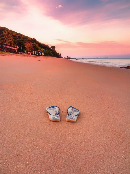 Tongs Sur Une Plage Sable Blanc Île Koh Lanta Krabi — Photo