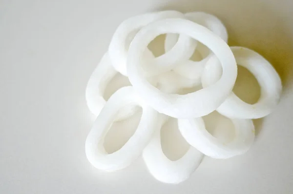 Anéis de lula branco sobre um fundo branco — Fotografia de Stock