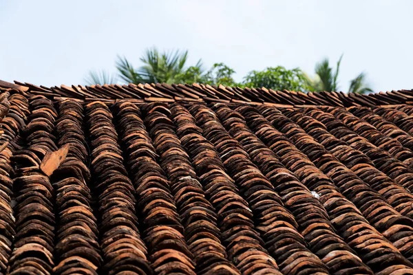 Alte Braune Ziegel Auf Dem Dach Des Hauses Altes Hausdach — Stockfoto