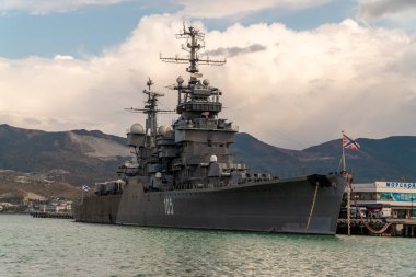 Efsanevi hafif topçu kruvazörü Mikhail Kutuzov, şimdi Novorossiysk iskelesinde bir müze..