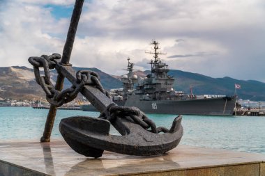 Efsanevi hafif topçu kruvazörü Mikhail Kutuzov, şimdi Novorossiysk iskelesinde bir müze..