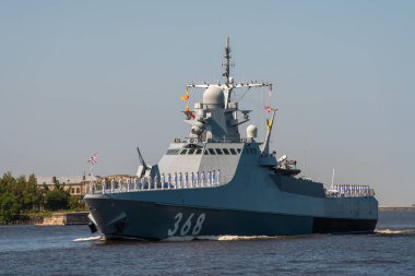 - Rusya. Kronshtadt. Donanma geçit töreni provası sırasında Kronstadt yakınlarındaki 22160 nolu projenin devriye gemisi Vasily Bykov geçidi. 25 Temmuz 2019.