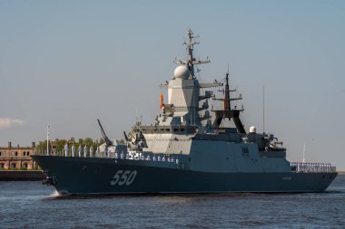 - Rusya. Kronshtadt. 20380 Steregushchy adlı projenin askeri Corvette 'i, Donanma geçit töreni sırasında Kronstadt yakınlarında bulunmaktadır. 25 Temmuz 2019.