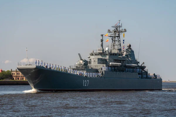 Rusland Kronshtadt Het Grote Landingsschip Minsk Van Project 775 Passeert — Stockfoto
