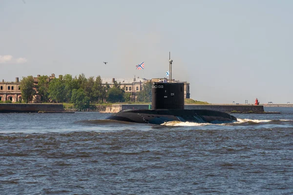 Rusia Kronshtadt Submarino Diesel 877 Vladikavkaz Pasa Cerca Kronstadt Durante — Foto de Stock