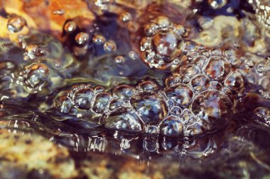 Temiz dağ suyunun soyutlanması, yüzeysel alan derinliğine dikkat edin