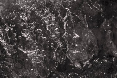 Temiz dağ suyunun soyutlanması, yüzeysel alan derinliğine dikkat edin