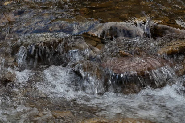 Clear Mountain Running Water Note Shallow Depth Field — 스톡 사진