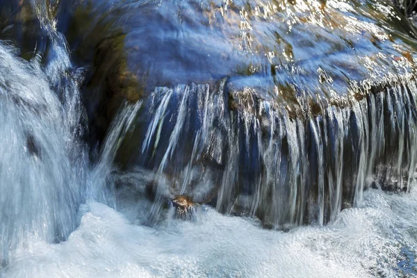 Чистая Горная Вода Обратите Внимание Поверхностную Глубину Поля — стоковое фото