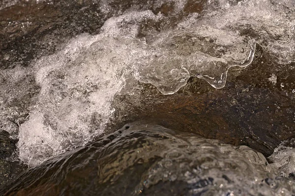 Абстракція Чистої Гірської Проточної Води Відзначимо Невелику Глибину Різкості — стокове фото
