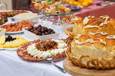 Süslü İsveç tablosu, alan derinliğine dikkat edin