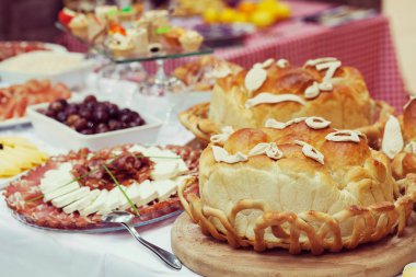 Süslü İsveç tablosu, alan derinliğine dikkat edin