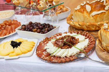 Süslü İsveç tablosu, alan derinliğine dikkat edin