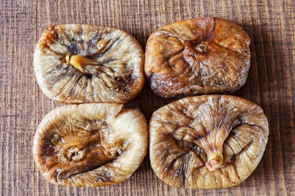 Figos Secados Uma Mesa Madeira Observe Profundidade Rasa Campo — Fotografia de Stock