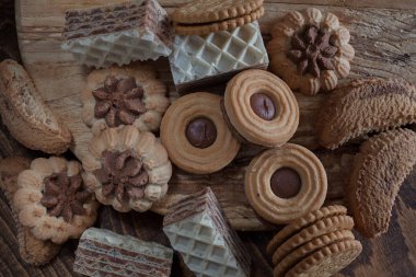 Tahtadaki endüstriyel çörekler