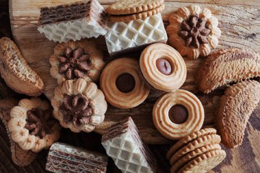 Tahtadaki endüstriyel çörekler