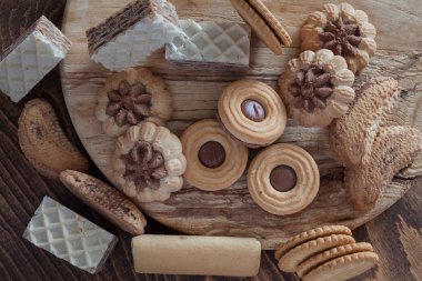 Tahtadaki endüstriyel çörekler