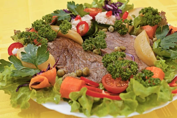 Beef Steak Decorated Lots Vegetables — Stockfoto