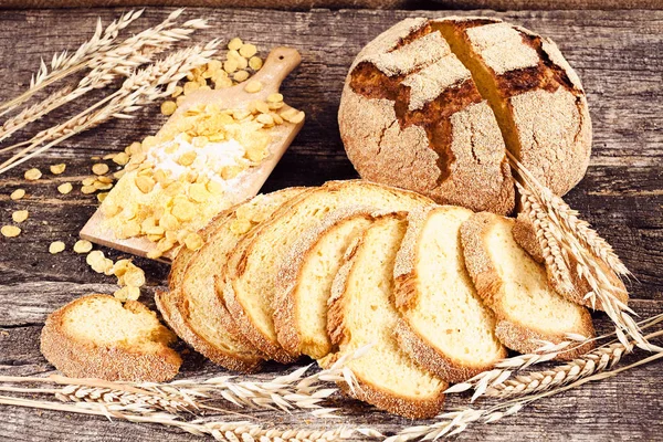 Decoración Con Pan Maíz Cereales Una Tabla Madera Nota Poca —  Fotos de Stock