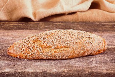 Tahtadaki çavdar ekmeği.