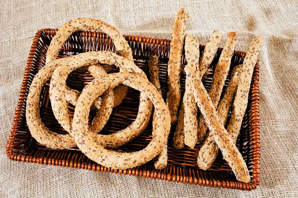 Bagels Und Sticks Mit Samen Weidenkörben — Stockfoto