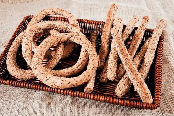 Bagels Und Sticks Mit Samen Weidenkörben — Stockfoto