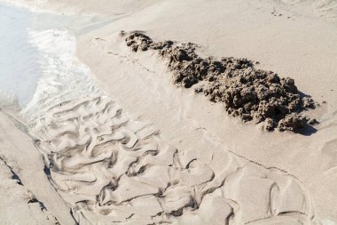 Yağmur sonrası çamur, alanın derinliğine dikkat edin.