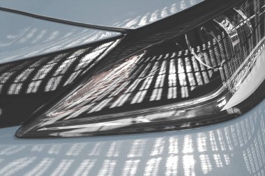 Mavi aracın farlarını yazın, alanın derinliğine dikkat edin.