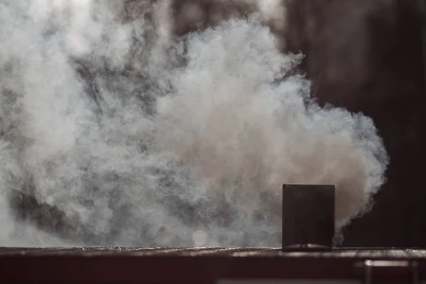 Fumée Provenant Cheminée Maison Hiver Note Faible Profondeur Champ — Photo